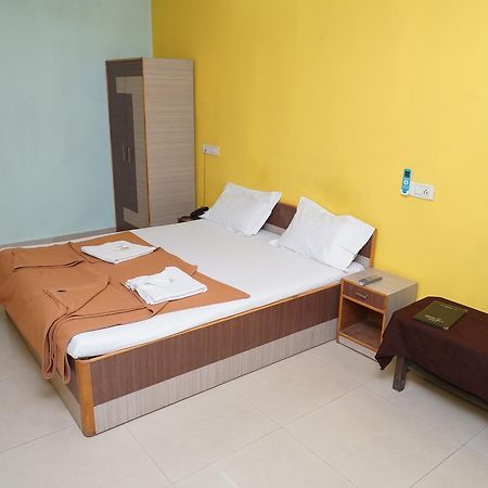 Hotel Umesh Даман Екстериор снимка