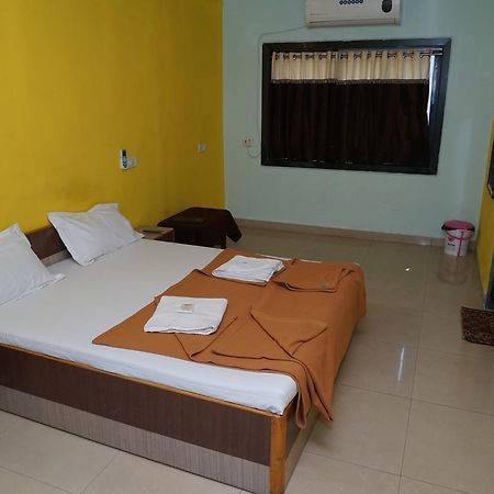 Hotel Umesh Даман Екстериор снимка