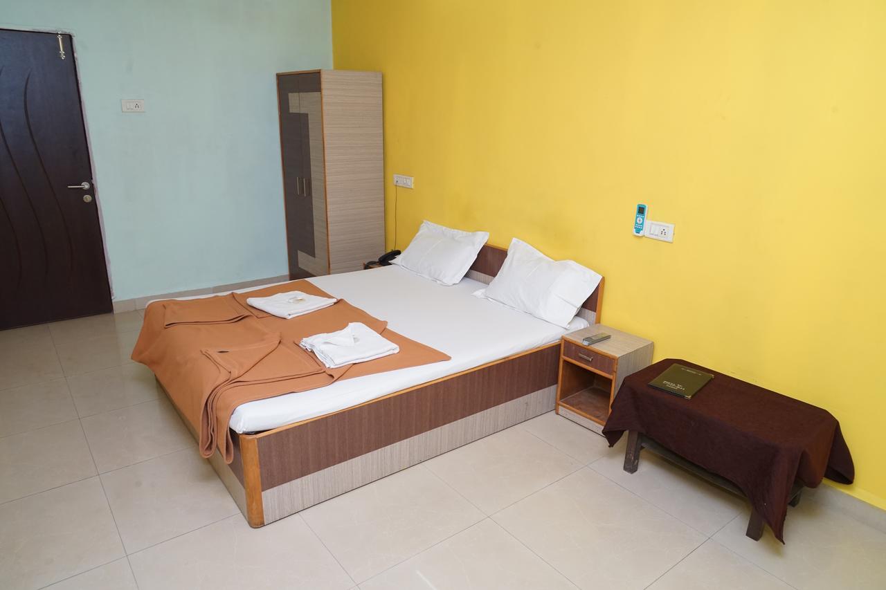 Hotel Umesh Даман Екстериор снимка