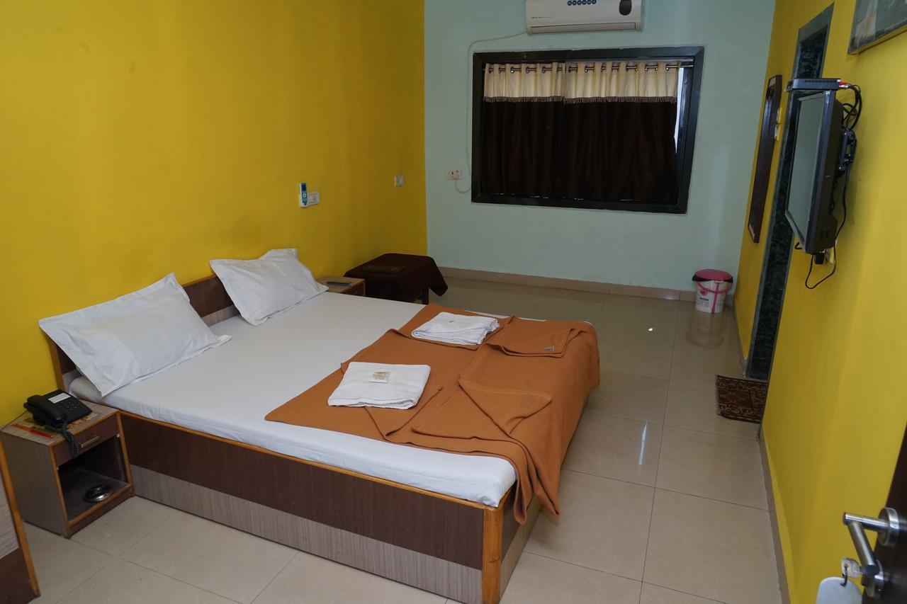 Hotel Umesh Даман Екстериор снимка