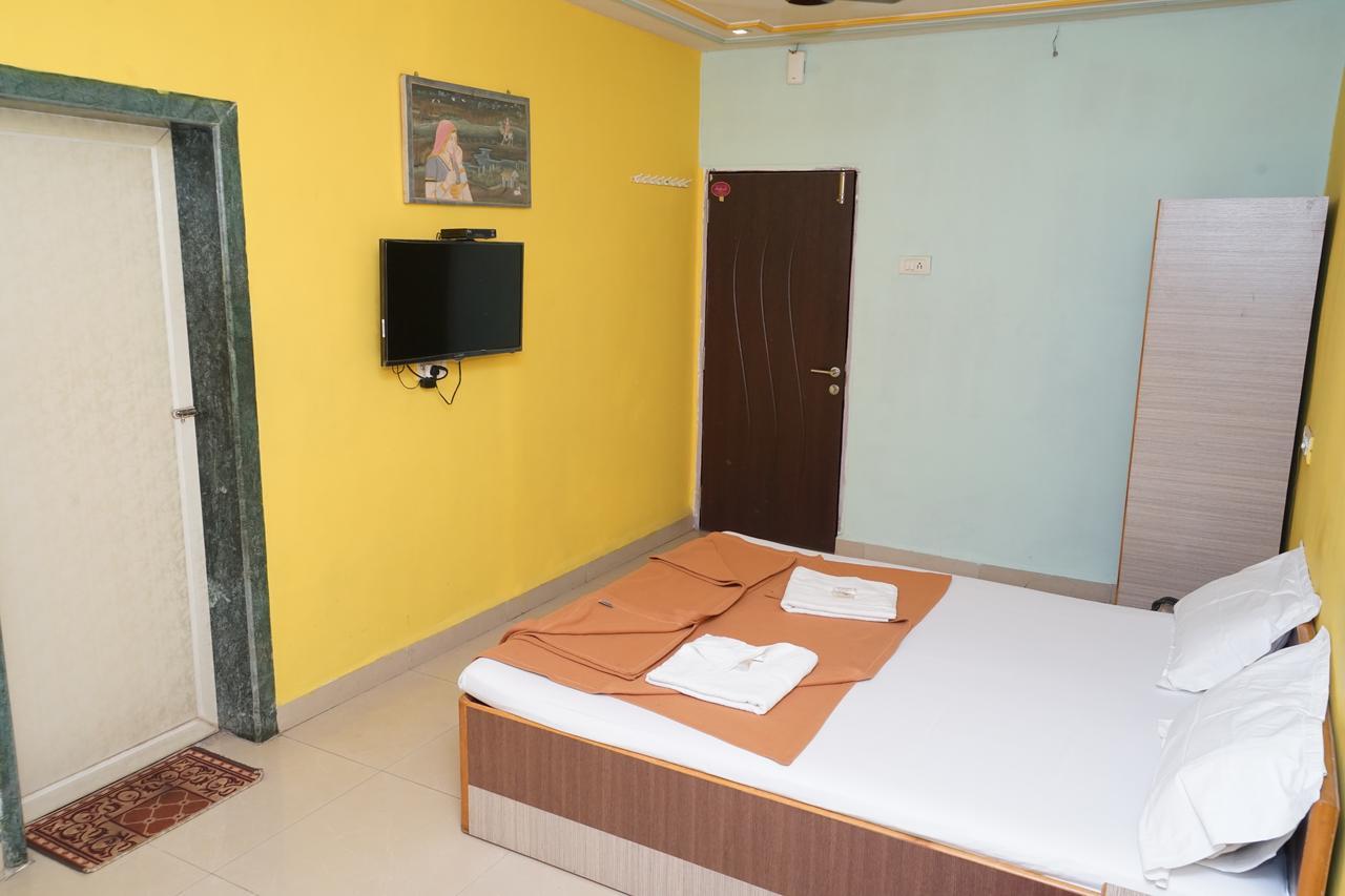 Hotel Umesh Даман Екстериор снимка