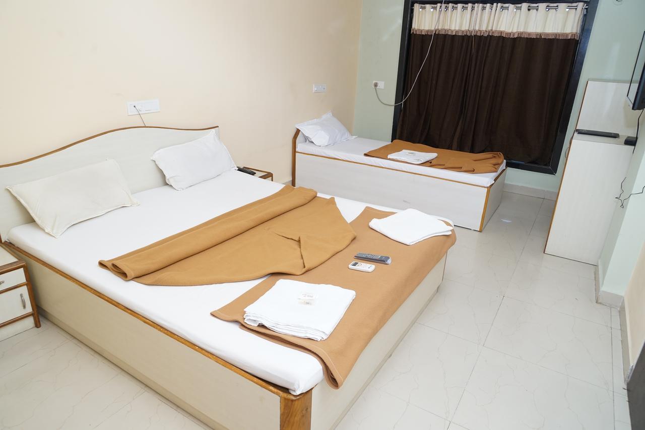 Hotel Umesh Даман Екстериор снимка