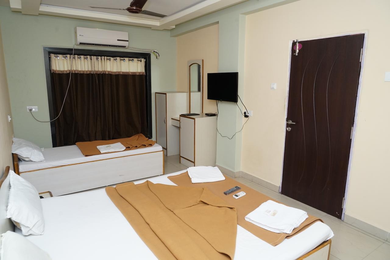 Hotel Umesh Даман Екстериор снимка
