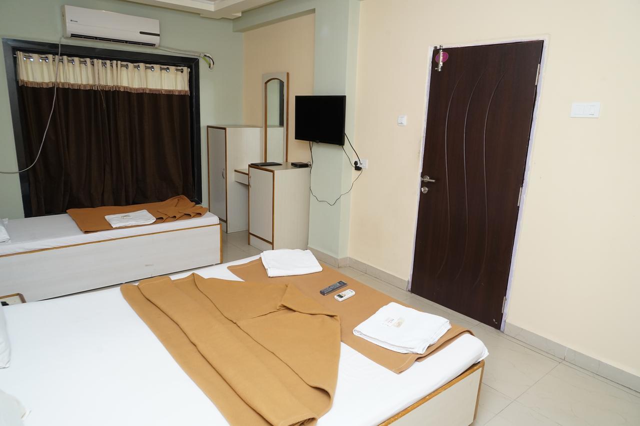 Hotel Umesh Даман Екстериор снимка